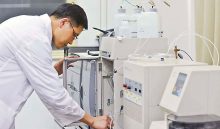 La prueba de materiales de fundición de precisión