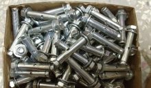 ¿Cuál es la diferencia entre tornillos y pernos?